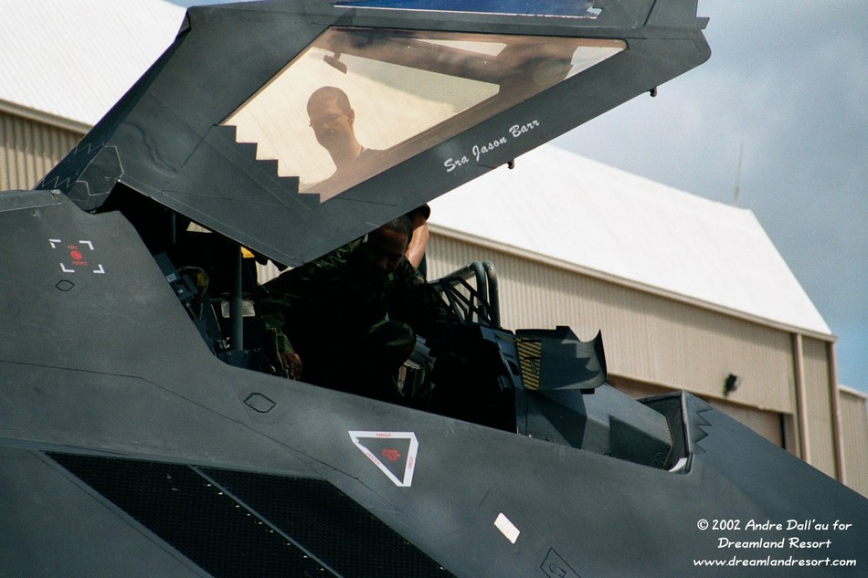 ����ͼ��F-117A���λ�