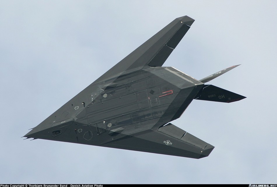 ����ͼ��F-117A���λ�