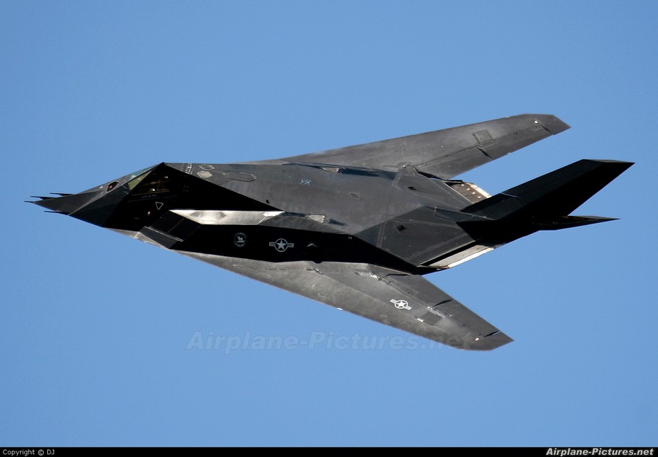 ����ͼ��F-117A���λ�