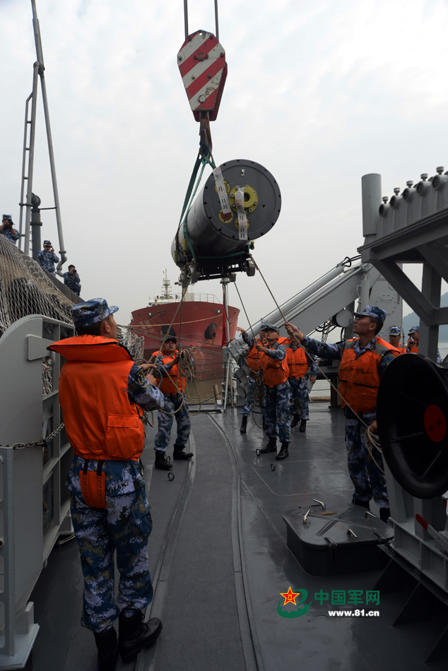 ����������ͧ���ڵ�װĳ����ս�ס�