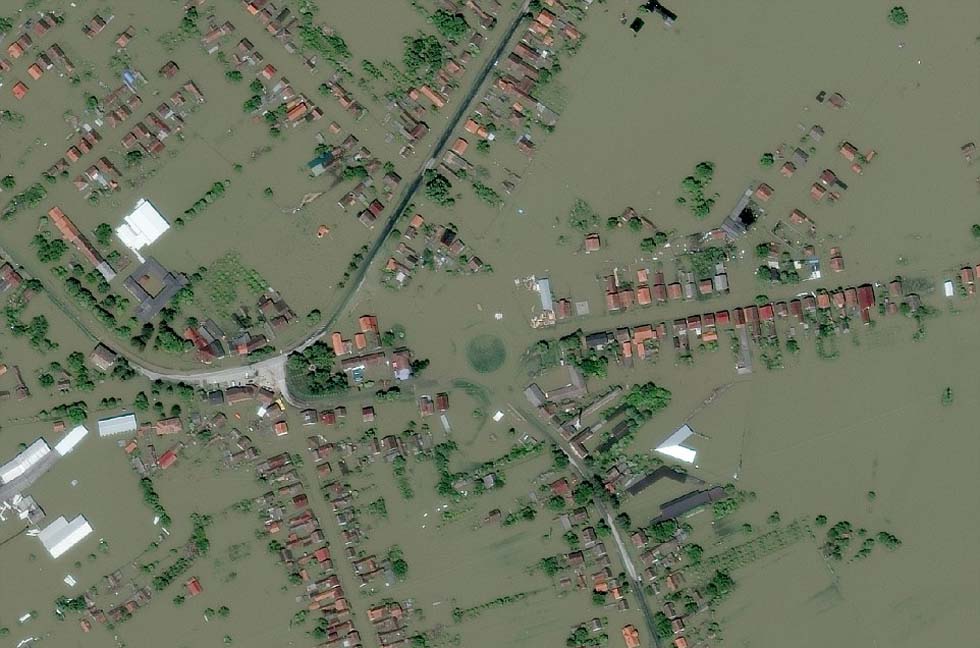 2014��5�·������ڿ��޵���Gunja��ˮ�����Ͽ�ץ�ĵ���Ƭ�����԰�����Ԯ��Ա�˽������