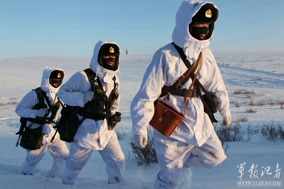 ���壺-25�棬�߷��ٱ���Ħ��ѩ��Ѳ�߱߾��ߡ�3��