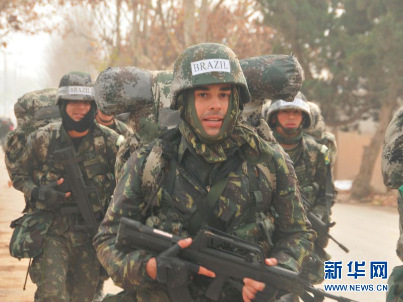 ѧԱ�ڽ����ϰ�ԽҰ��