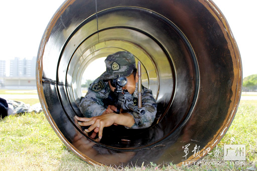 ��ץ����ѵ����ǿ���������ܡ�ͼΪפ���Ų���սʿ���к������������ѵ��