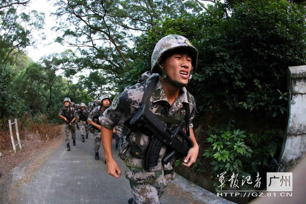 ͼΪפ���Ų����������ٱ�����70��10������װԽҰ�´��������¡����龰��