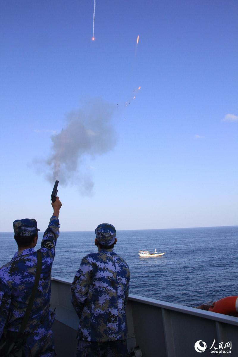 12��12�գ���ʮ����������ӳ���ɽ���ɹ������������ƺ���Сͧ��ͼΪ����ɽ���źű������źŵ��������ƺ���Сͧ��  �����