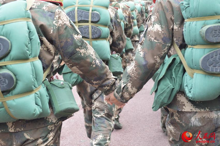 ������һ�𴳾���