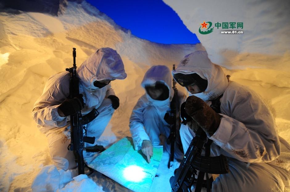 ���壺��Ϲ�ӵ��߷�սʿҰ�ⶬѵסѩ����2��