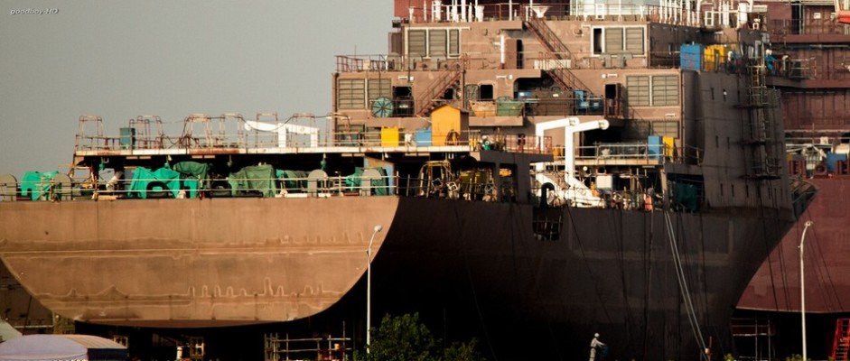 ͼΪ��1���й���ּ��������ڽ���Ƭ���������ϴ�λ�ú��������������ع��ͼƬ�г��ֵ����Ƶ�2����ּ�����������һ��