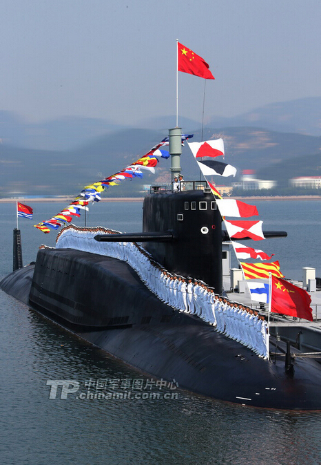 2013��9��3�գ�ӭ�ų�����������Ǳͧ�������죬�ٱ�����սͧ��վ�¡������սͧ���߰���ʿ����չ�ֳ��������������й�����֮���� �������츻 ��