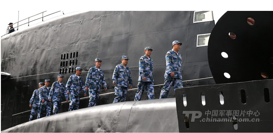 Ǳͧ���عٱ��������з���ǰ��