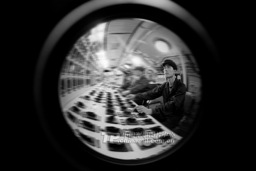 ����������Ǳͧ�˶������Ʋ�