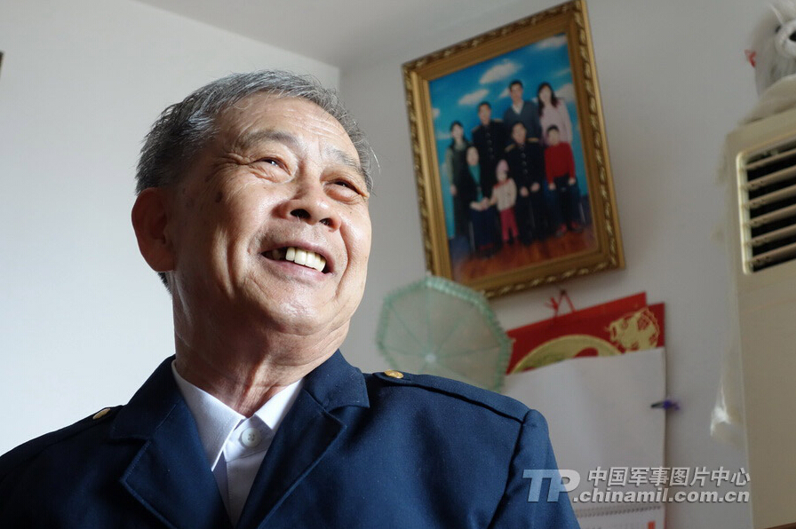 ��Ǳͧ��һ��ͧԱ��ʢ��