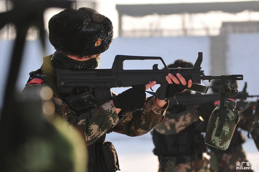 ��95ʽ�Զ���ǹǰ������ˮ�����о�ǹ��׼ѵ��