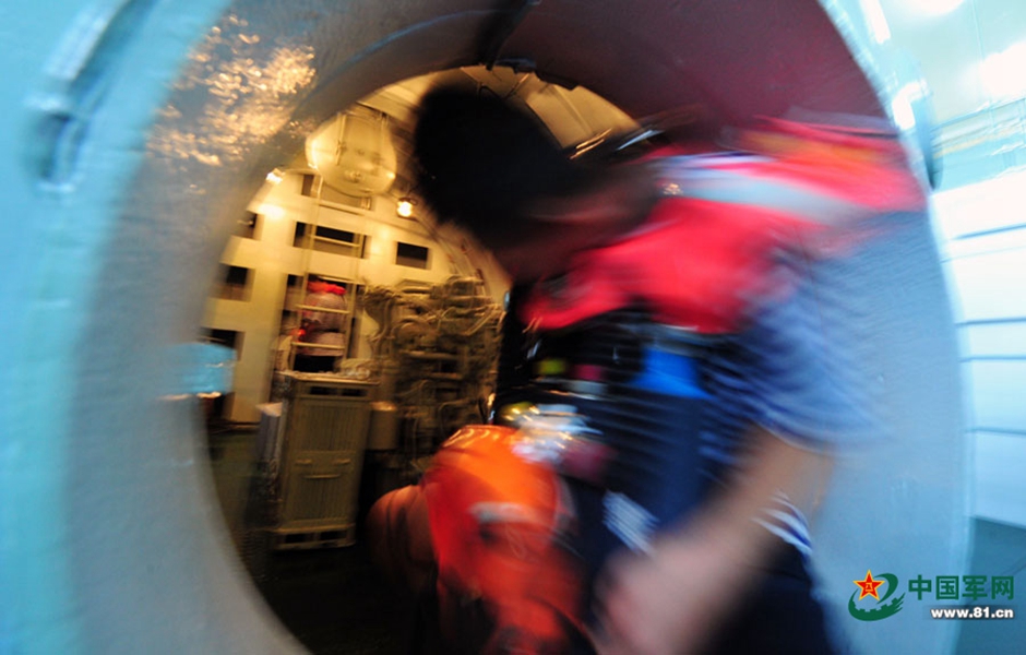 Ǳͧ��ˮ��ô�죿ֱ���ٱ�ģ���Ծ�ȫ��(ͼ)��2��