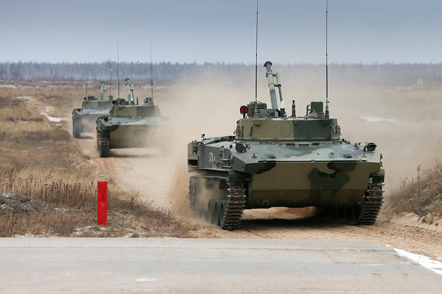 BMD-4M�������Է��к�Ծ���������������κ�׼���������ˮԽ���ϰ�����ˮ�ٶȿɴﵽ10����/Сʱ��