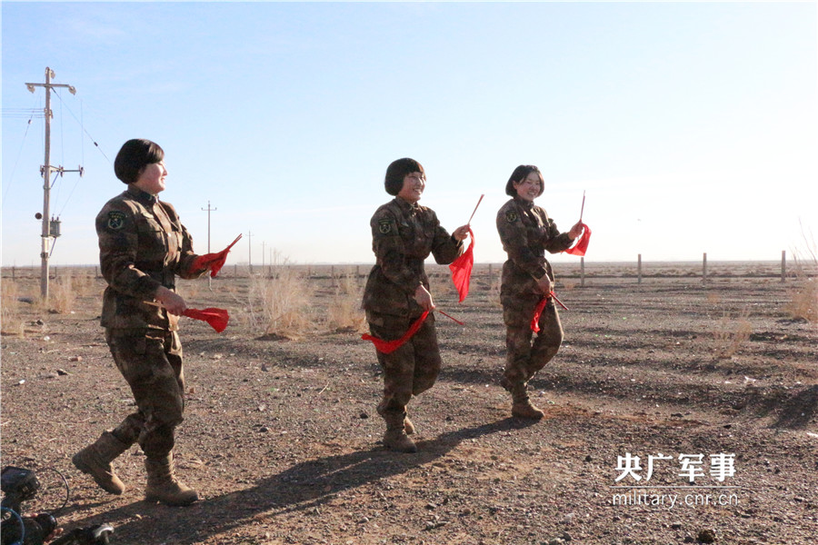 ����ĳ�߷���Ů����:��Į��ڵġ������ڱ�����2��