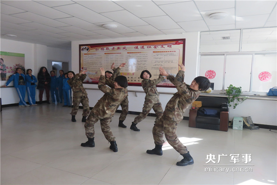 ����ĳ�߷���Ů����:��Į��ڵġ������ڱ�����3��