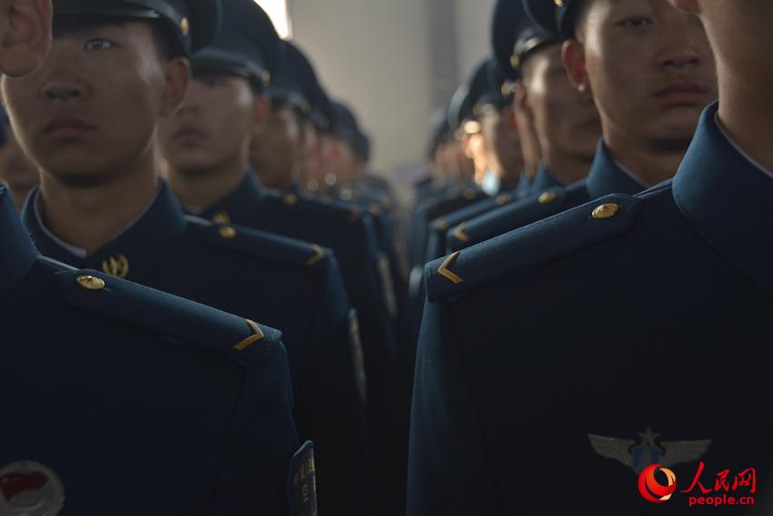 ���Ͼ��Σ�����һ�������ٸм��������ء�