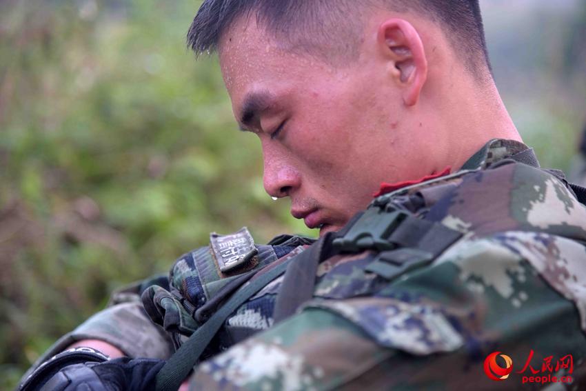 2016��11��17�գ��侯��ս��Ա��ѵ����С�ݡ�