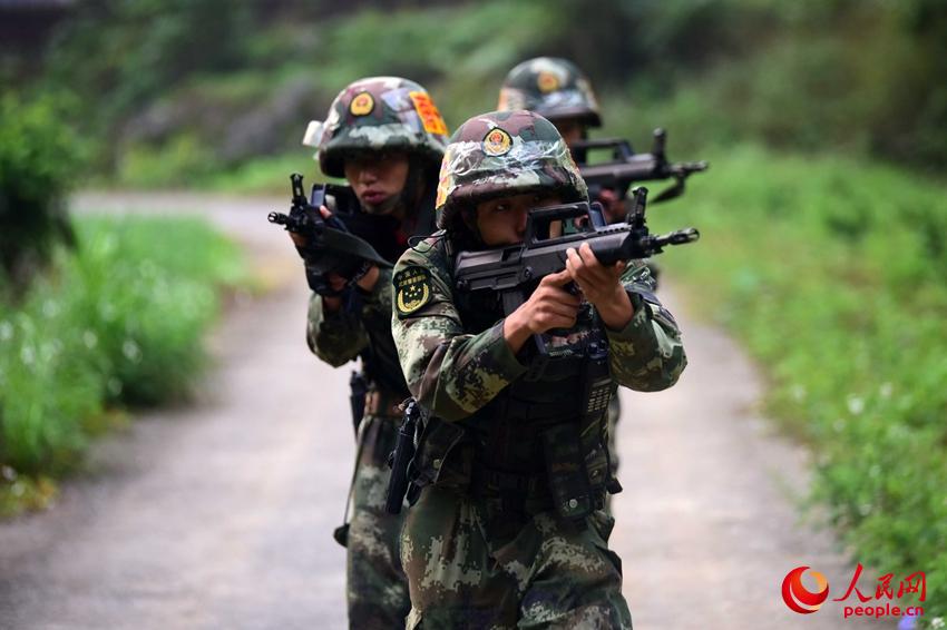 2016��11��18�գ��侯��ս��Ա�ڽ���Ұ��������