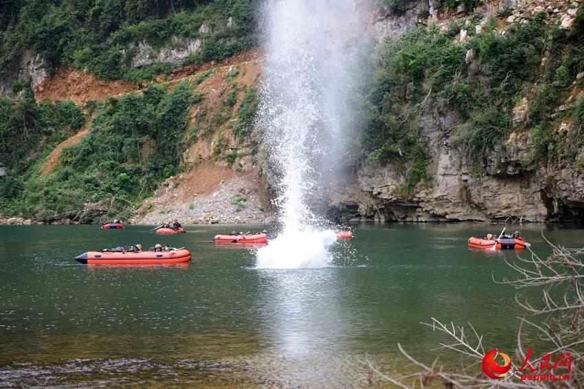 2016��11��22�գ��侯��ս��Ա����ˮ��ѵ����