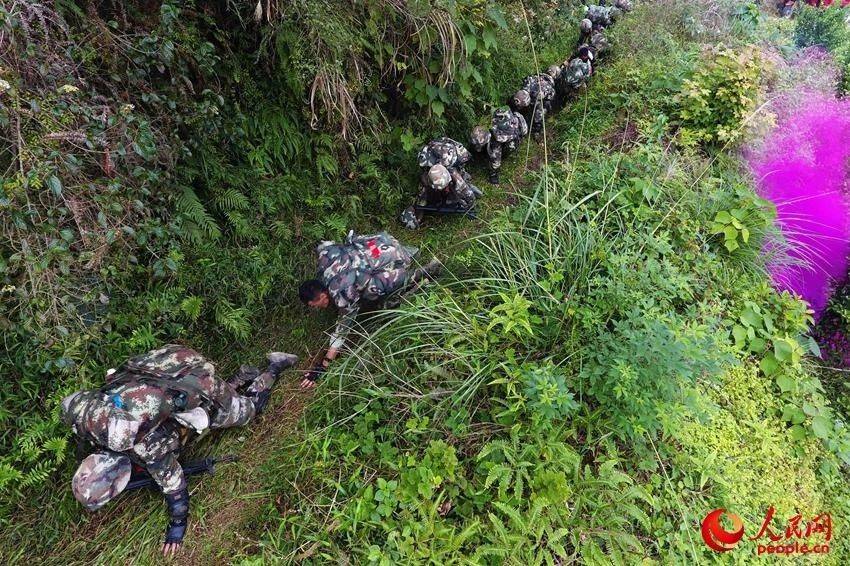 2016��11��26�գ��������侯��ս��Ա��Խ������������