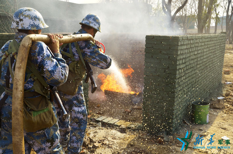 ֱ��������̨���չ���ѧԺ6700�����±�Ұ��ѵ��(ͼ)��12��