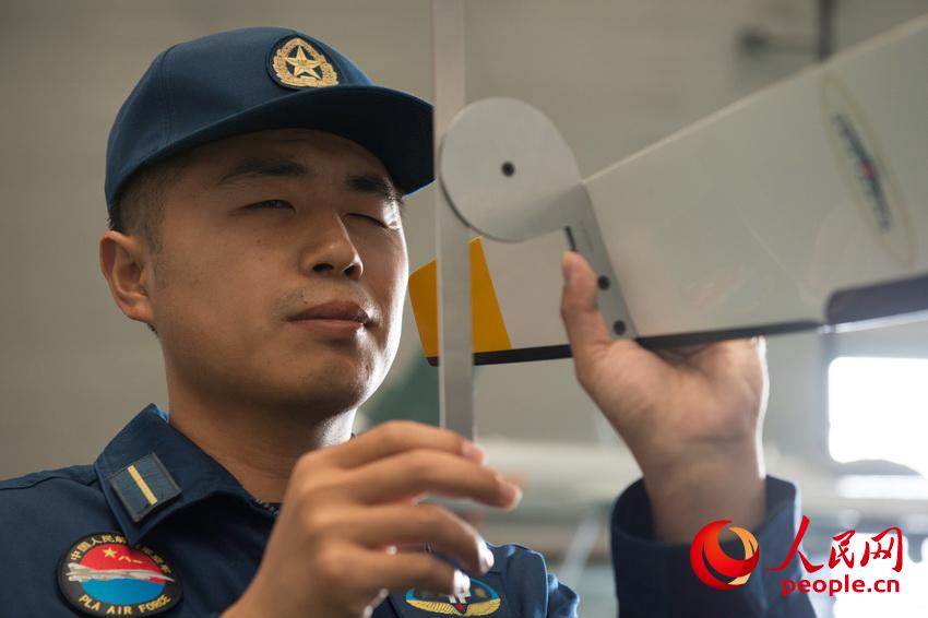 ����սʿ�ڶ����˻����м�⡣�����Ӱ