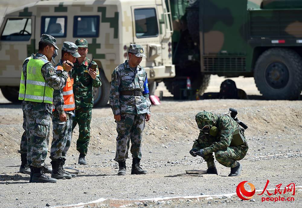 ������Ա���ٽ��ж������