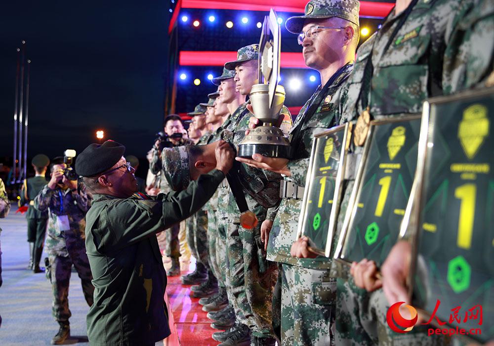 ������Ϊ�й�������Ա�佱��