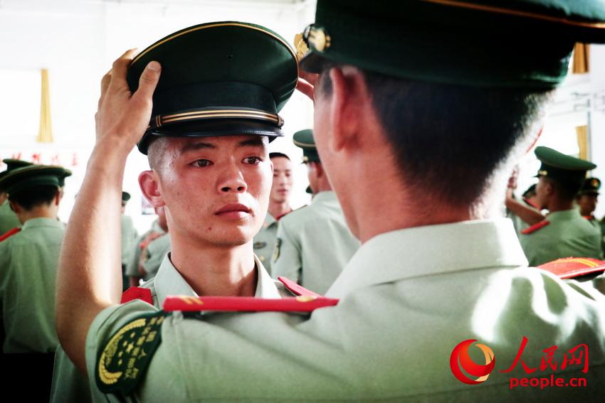 ���ӹٱ�Ϊսʿժ��ñ�ա�