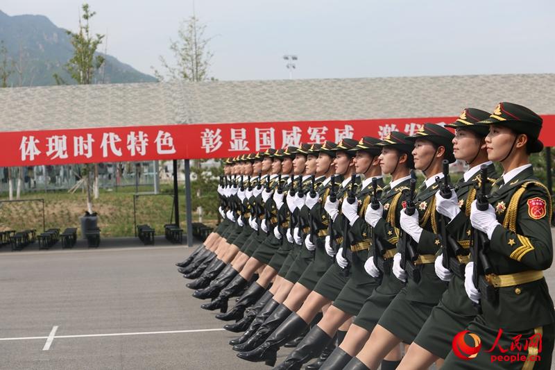 ���̷���Ů������ѵ��������Ӱ������俣�