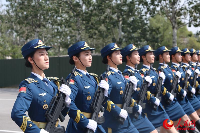 ���̷���Ů������ѵ������Ӱ������俣�