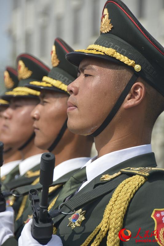 �ٱ�ͷ������ѵ������Ӱ�����Ӿ꣩