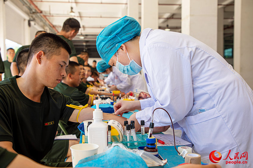 ������ԱΪ�±���Ѫ��