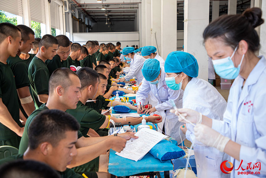 ������ԱΪ�±���Ѫ��