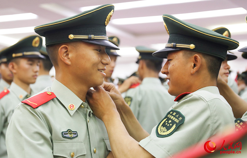 ��սʿ�໥������κͱ�־���Ρ�