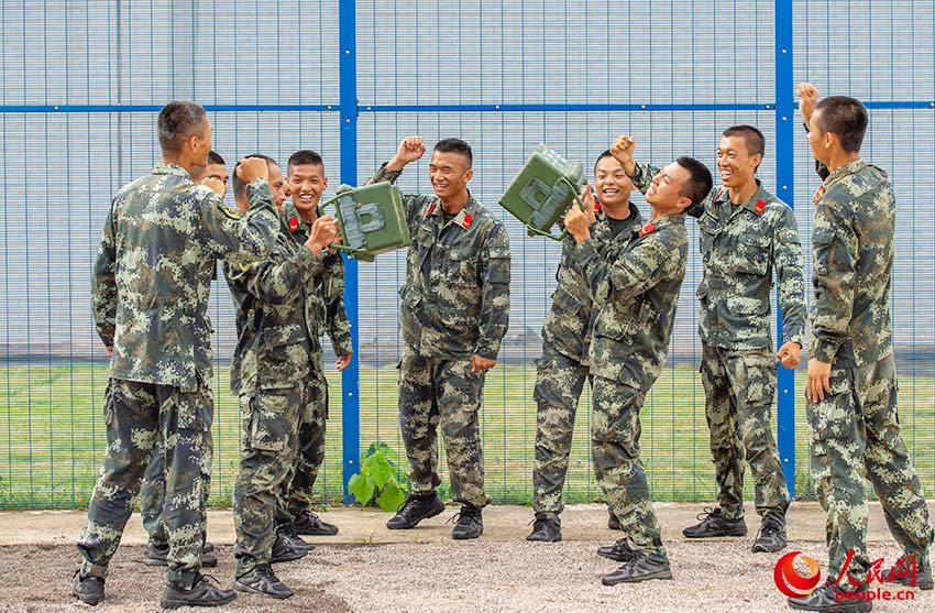 �����ƾٵ�ҩ�����ܱ�ƴ��