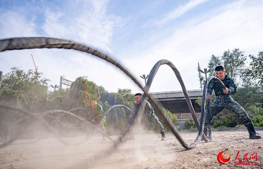 ˦ս���������ܡ�