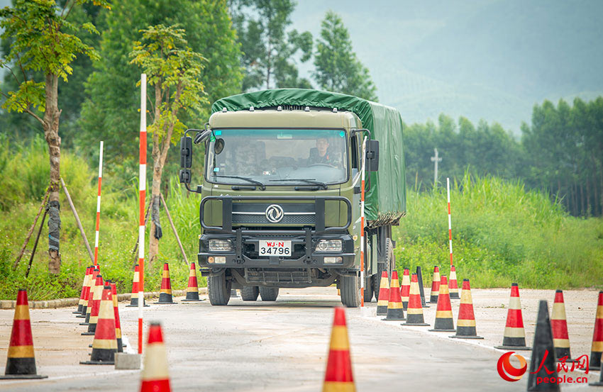 ��ʻԱ���ڽ���S�Ͷ��е�����