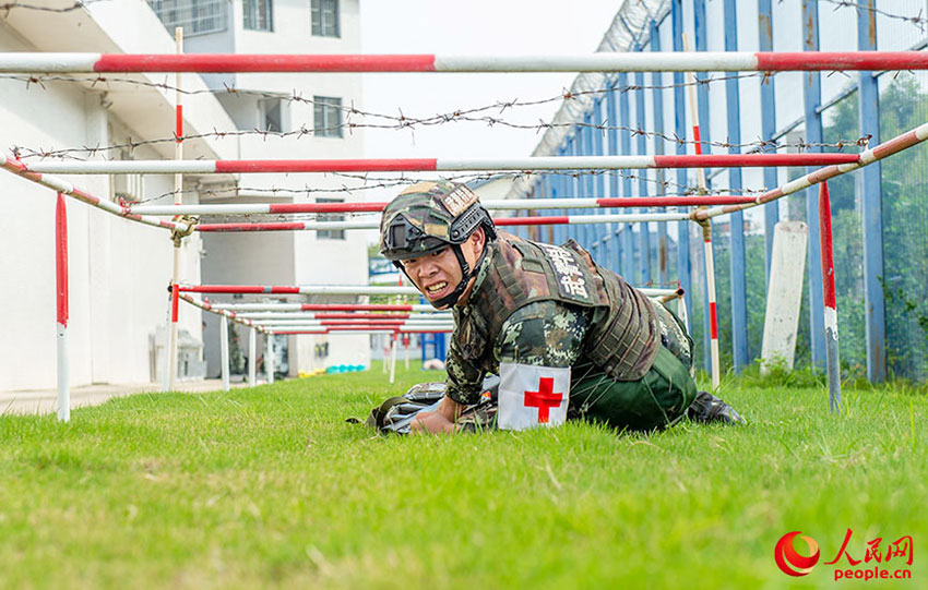 ����Ա����ͨ����׮����