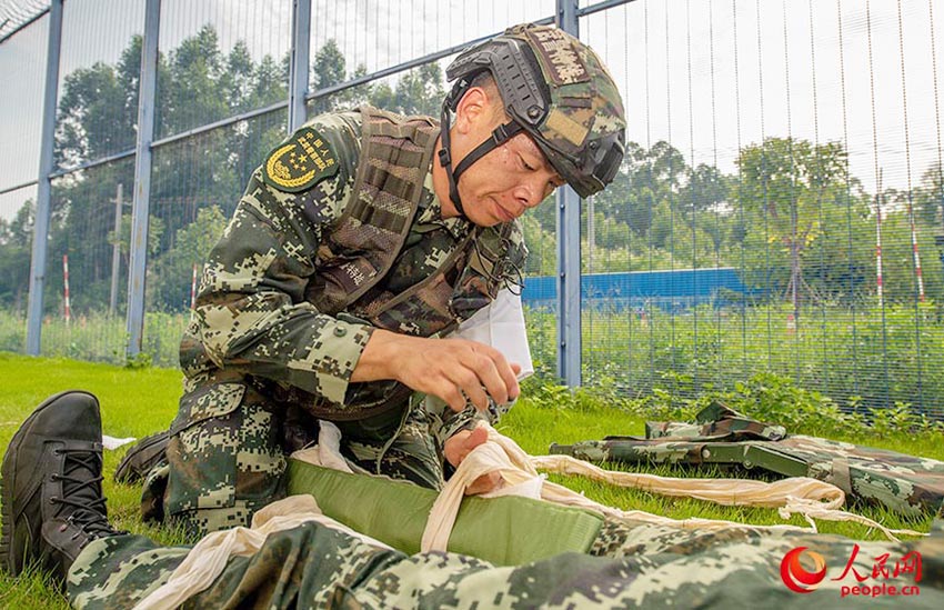 һ������Ա���ڶԡ���Ա�����а�����