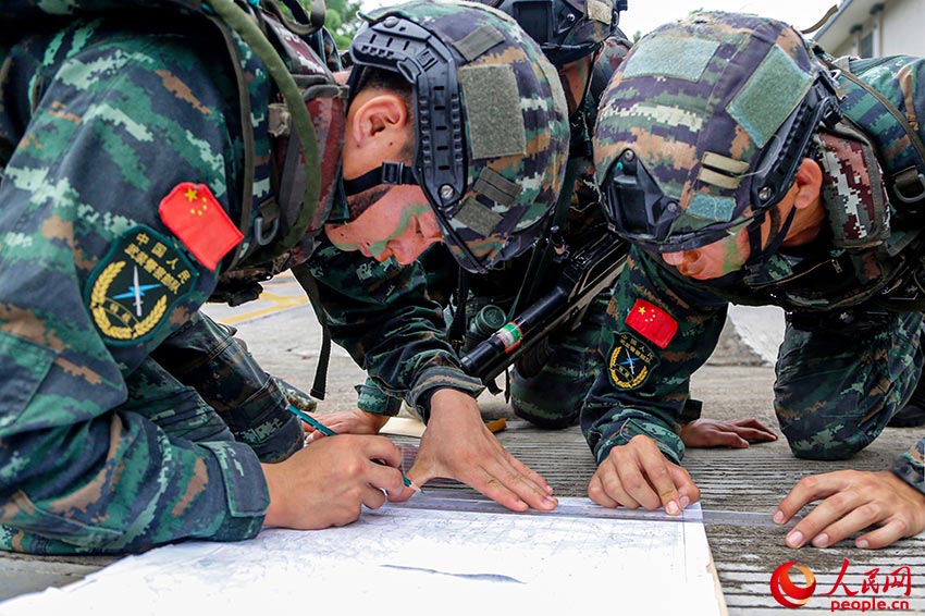 ��ս��Ա����ȷ��վ���㣬�ƶ�ս���ƻ���