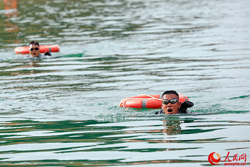 ��ս��Ա������װ���ɽ���׷����
