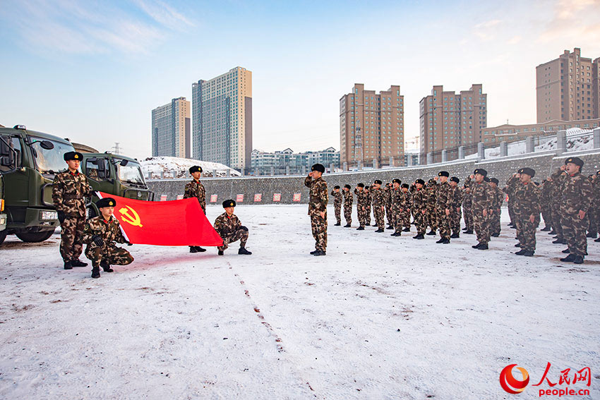 ����������󣬹ٱ����������뵳�Ĵʻ��