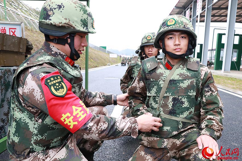 �೤������װ���±������ڡ�