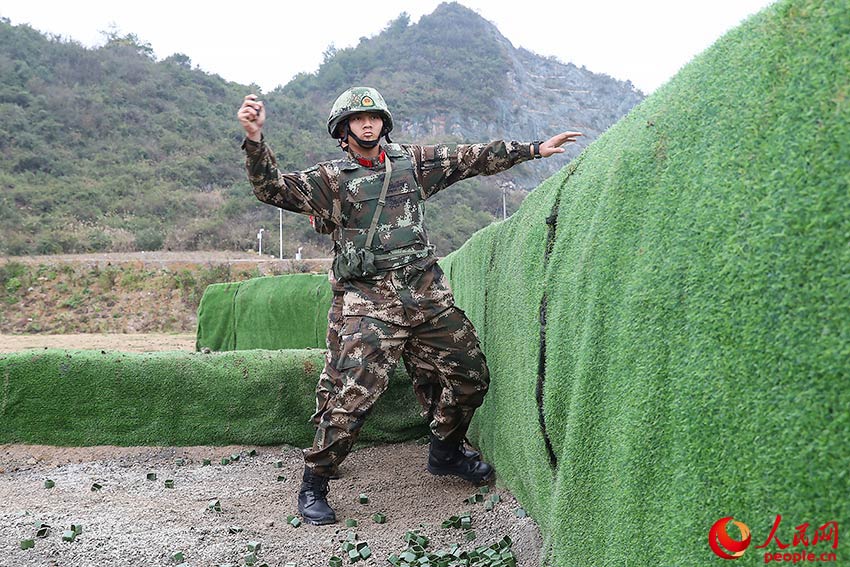 �±�����һ���ǳɣ�����׼ȷ�����䵯����