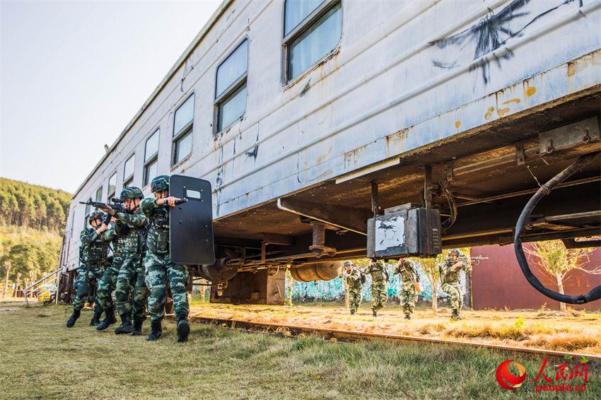 ���νӽ��𳵡�