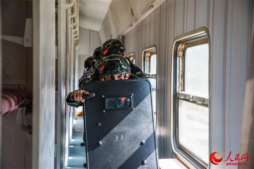 �Գ����ڽ�������������